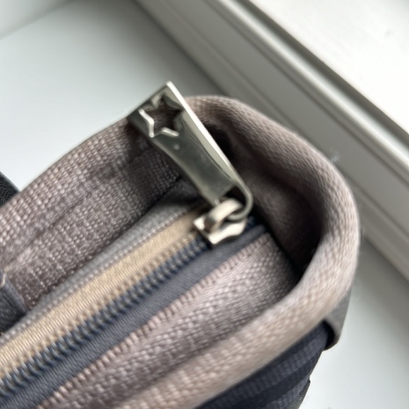 Harvey’s Seatbelt brown shoulder bag - Picture 5 of 15